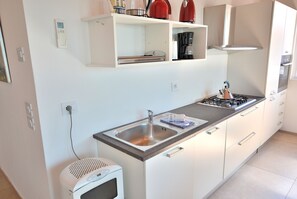 Frigorifero, microonde, forno, lavastoviglie