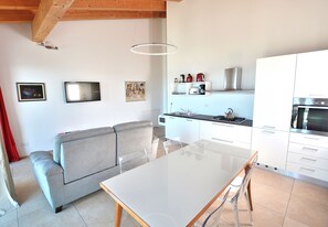 Frigorifero, microonde, forno, lavastoviglie