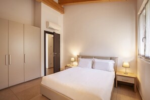 2 chambres, fer et planche à repasser, Wi-Fi gratuit, draps fournis