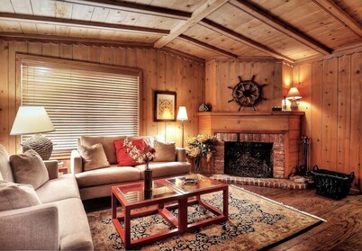 Affordable Quaint Cottage Balboa Island: 201 Ruby