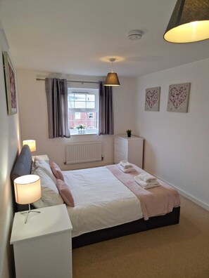2 bedrooms, iron/ironing board, free WiFi