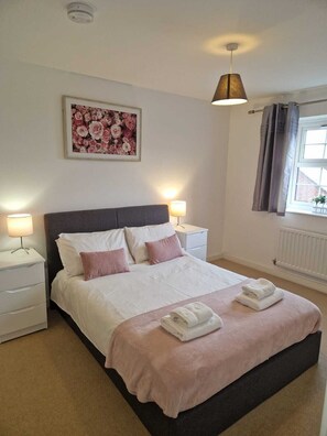 2 bedrooms, iron/ironing board, free WiFi - HEREFORD – Robin Coach House: Modern 2-Bed with Parking on City Outskirts (Hereford)