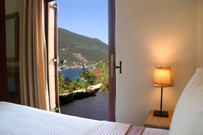 2 bedrooms, desk, soundproofing, iron/ironing board