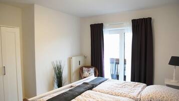 2 bedrooms, internet, bed sheets