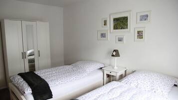 1 bedroom, iron/ironing board, Internet, bed sheets