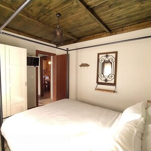 2 bedrooms, desk, free WiFi, bed sheets