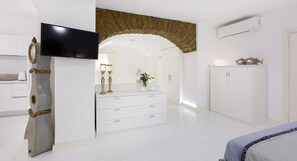 1 bedroom, iron/ironing board, travel cot, free WiFi