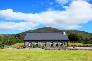 Exterior - Bar Cillatah - Close to Kenmare - Great Views over Kenmare Bay (Kenmare)