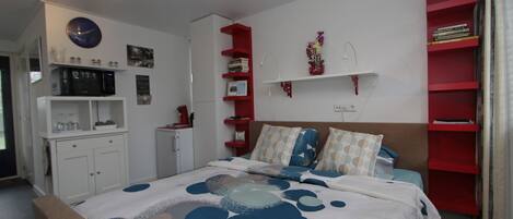 1 bedroom, WiFi, bed sheets