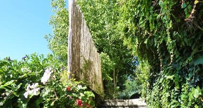 Cezanne, charming apartment in Sarlat. Ideal for couples. Free wifi and parking