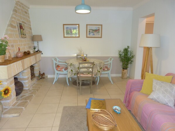 Télévision, cheminée