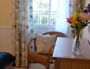 Interior - Monet, beautiful apartment in Sarlat. Ideal for couples. Free parking & WiFi (Sarlat-La-Canéda)