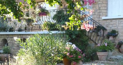Monet, beautiful apartment in Sarlat. Ideal for couples. Free parking & WiFi