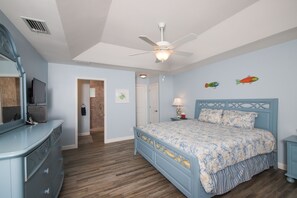 3 bedrooms, internet - Boaters Paradise on Kettle Harbor (Placida)