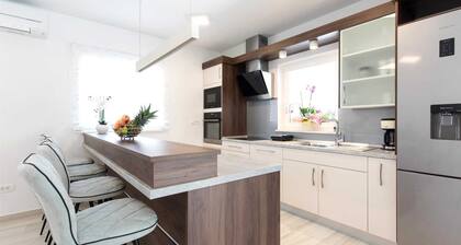 Villa Magdalena mit privatem Pool in Strandnähe