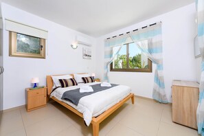 3 bedrooms, in-room safe, iron/ironing board, free WiFi