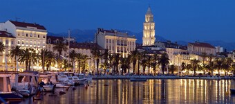 Luxury family-friendly apartment with private pool, 10 min drive to center Split