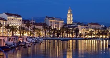 Luxury family-friendly apartment with private pool, 10 min drive to center Split