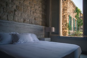 2 bedrooms, iron/ironing board, Internet, bed sheets