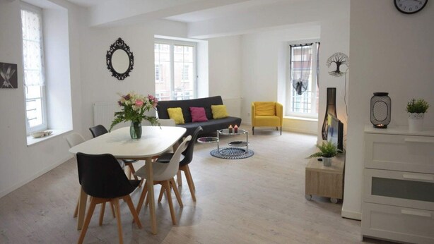 A spacious living area with a dining table, sofa, and yellow armchair. - L'Échappée belle - Dieppe (Dieppe)