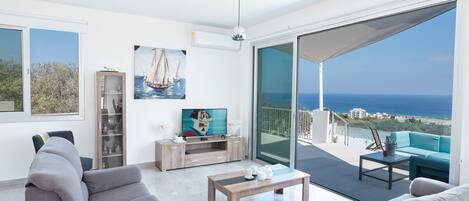 Fernseher, Kamin, DVD-Player