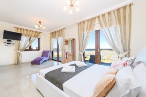 4 makuuhuonetta, tallelokero huoneessa, silitysrauta/-lauta