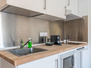 Microwave, coffee/tea maker, toaster - HOMEABOUT LA MERCED STUDIO 10 (Malaga)