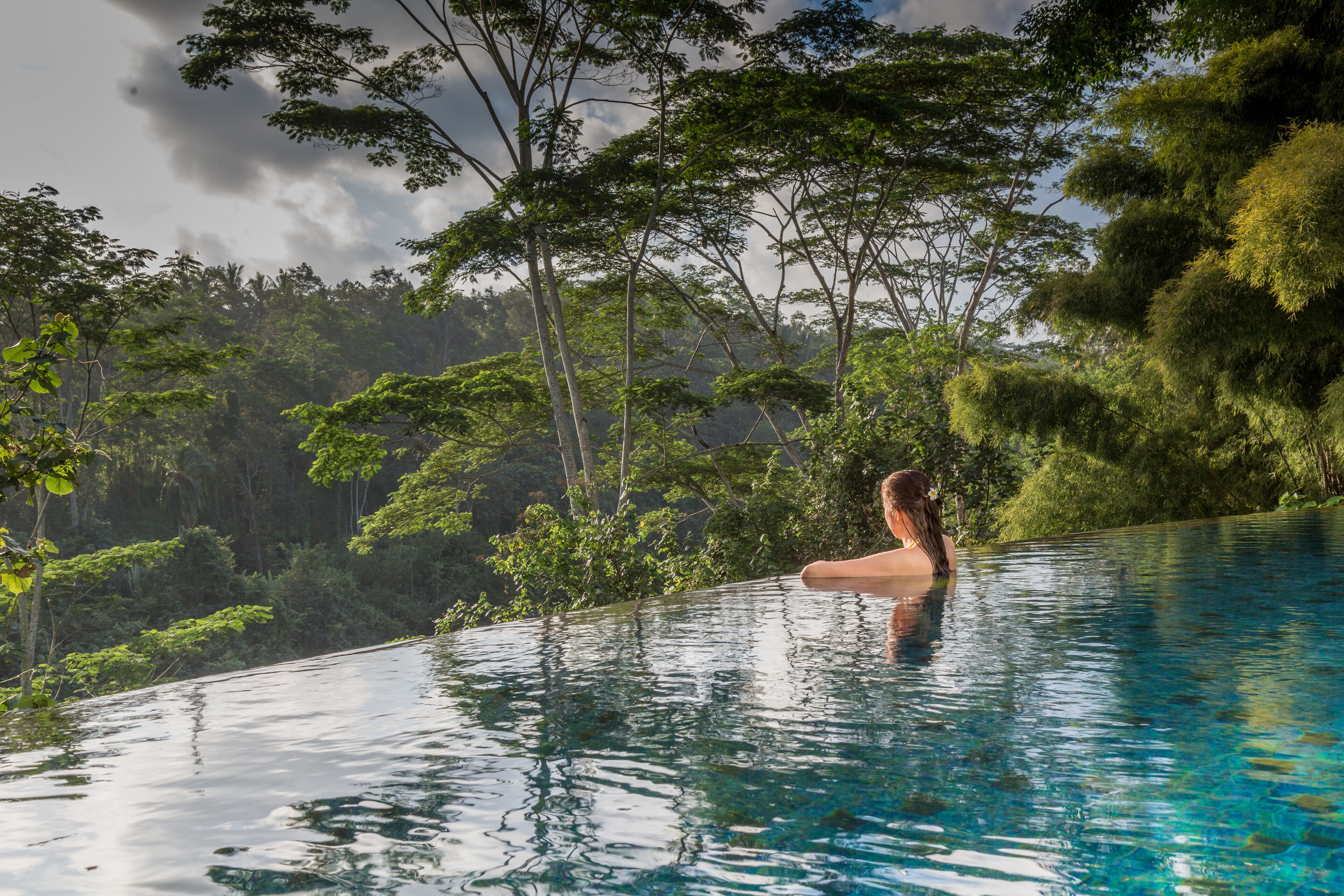 حمّام سباحة خارجي