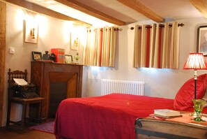 1 bedroom, desk, iron/ironing board, Internet - Les Lettres de mon Moulin - Jules Verne room (Obermodern)
