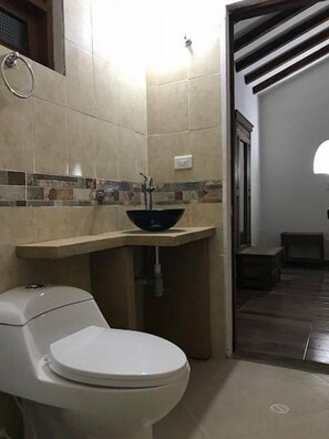 Ensemble douche/baignoire, serviettes fournies