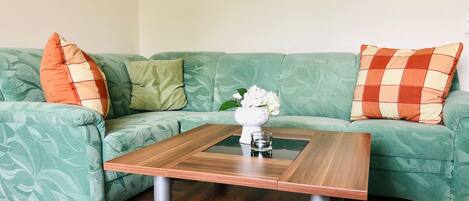 Smart-TV, Bücher, Stereoanlage