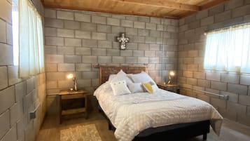 Comfort Room (Rocinante) | Premium bedding, down comforters, pillowtop beds, individually decorated