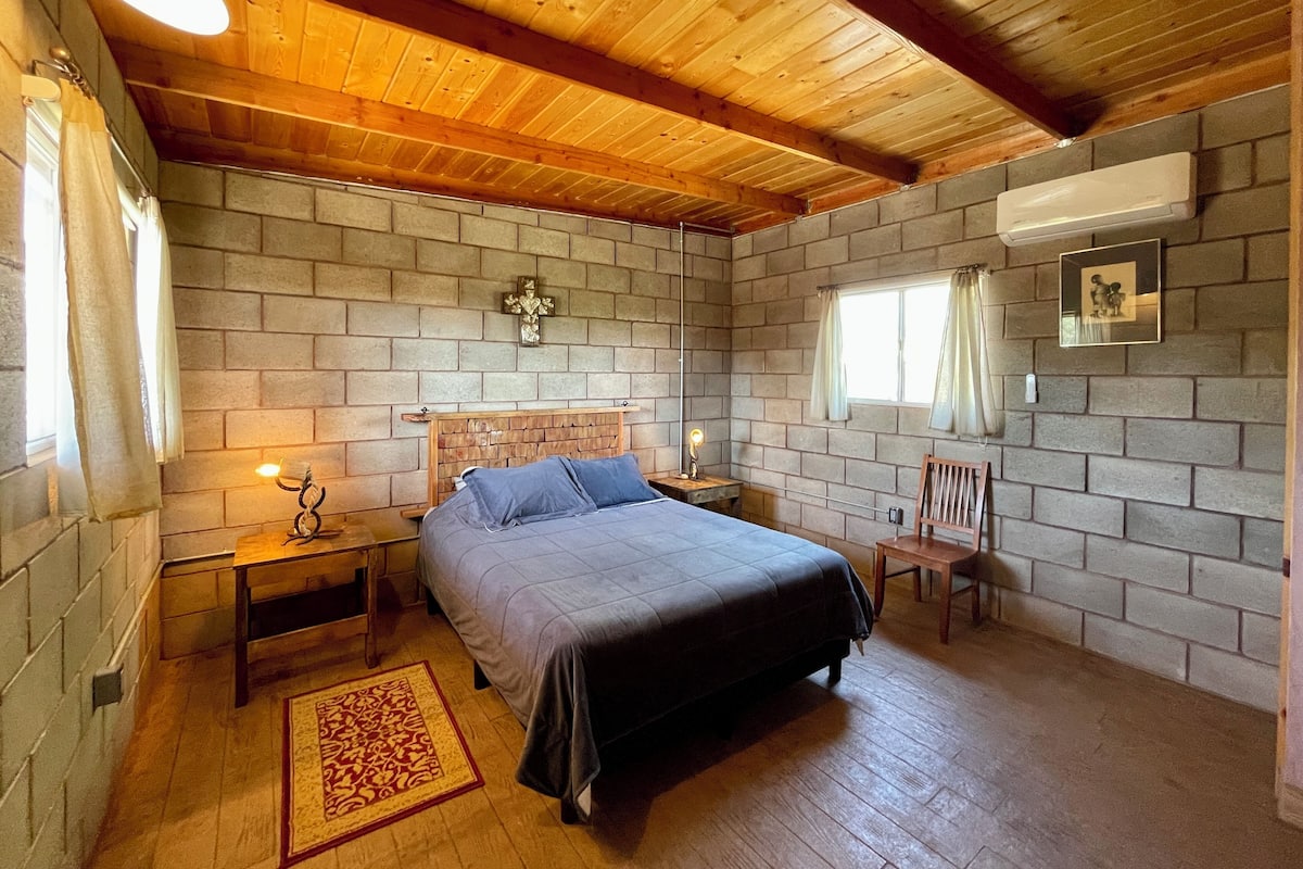 Habitación Confort (Rocinante) | Ropa de cama de alta calidad y edredones de plumas