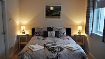 2 bedrooms, iron/ironing board, travel cot, free WiFi