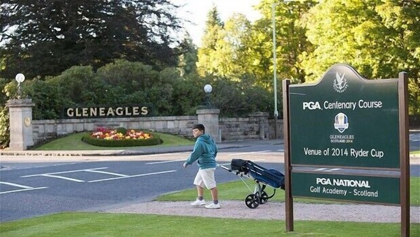 Señal del PGA Centenary Course en Glen Eagles, indicando la sede de la Ryder Cup 2014.