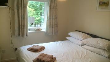 2 bedrooms, iron/ironing board, travel cot, free WiFi