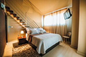3 habitaciones, caja de seguridad en la habitación y escritorio 