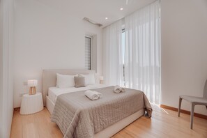 5 chambres, coffre-fort, fer et planche à repasser