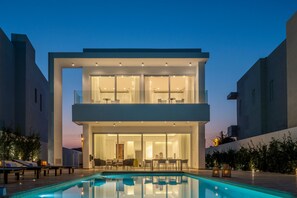 A heated pool - Blue Waves Protaras Beachfront Villa 3 (Protaras)