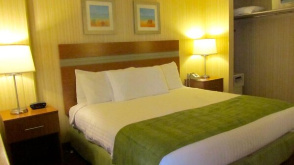 Room - Barclay Towers Oceanfront Suites (Virginia Beach)