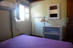 3 bedrooms, iron/ironing board, Internet, bed sheets