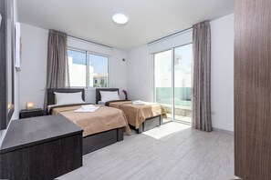 3 bedrooms, in-room safe, iron/ironing board, bed sheets - Green Bay Villa #13 - Charming Green Bay Getaway (Protaras)