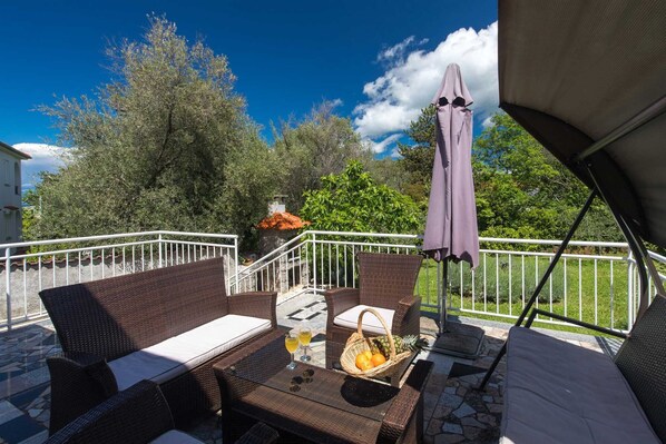 Property grounds - Apartment Josip Malin with Spacious Garden (Malinska)