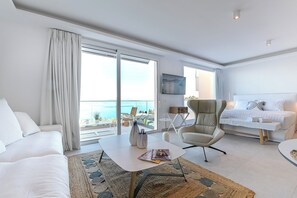 3 bedrooms, in-room safe, iron/ironing board, free WiFi