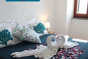 2 bedrooms, travel crib, free WiFi, bed sheets