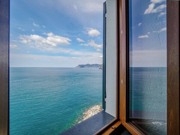 Interior - La Lampara Sea View Terrace Apartment with AC (Manarola)