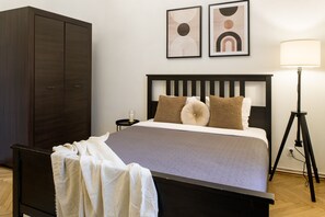 3 bedrooms, iron/ironing board, Internet, bed sheets