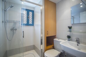 Shower, hair dryer, towels - Protaras Ayios Elias Suite (Protaras)