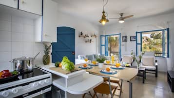Fridge, microwave, oven, coffee/tea maker