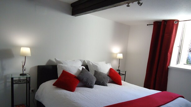 1 chambre, fer et planche à repasser, Wi-Fi, draps fournis
